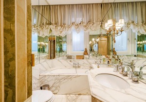 Central, authentic apartment in the heart of Rome.