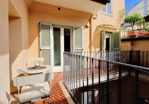 Characteristic apartment for 7 in the heart of the historic center