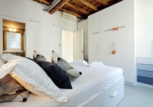 Characteristic apartment for 7 in the heart of the historic center
