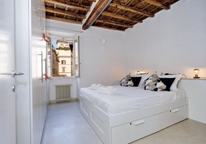 Characteristic apartment for 7 in the heart of the historic center