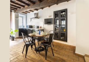 Completely renovated apartment next Colosseum n.2