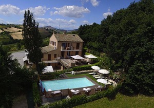 Country House The house of Carla-Pool and WI FI Free-TWO-ROOM APARTMENT 3 km from the SEA