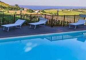 Country House The house of Carla-Pool and WI FI Free-TWO-ROOM APARTMENT 3 km from the SEA