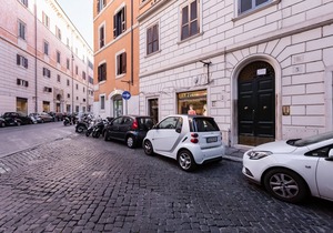 Fabulous Pantheon Apartment