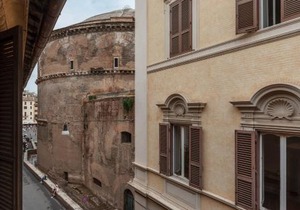 Pantheon View Apartment