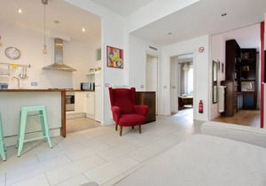Quaint apartment with vintage furnishings for 6 in the heart of Trastevere