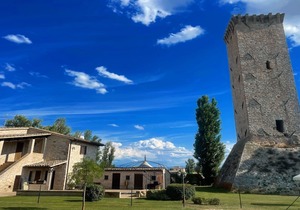Spello By The Pool - Sleeps 11 - close to Spello central - large exc pool - wifi