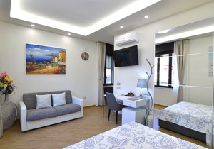 SUITE CASERTA DELUXE near the Royal Palace of Caserta, WIFI, Netflix, parking ...