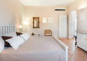 Very bright apartment overlooking San Pietro