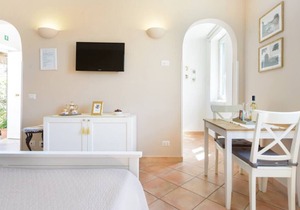 Very bright apartment overlooking San Pietro