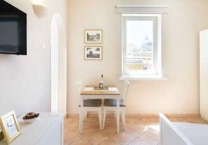 Very bright apartment overlooking San Pietro