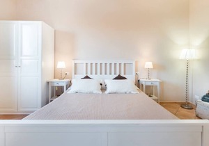 Very bright apartment overlooking San Pietro