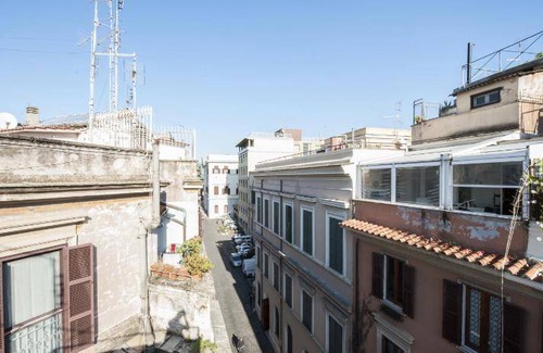 Trastevere Apartment | 100 m² Apartment ∙ 3 bedrooms ∙ 14 guests