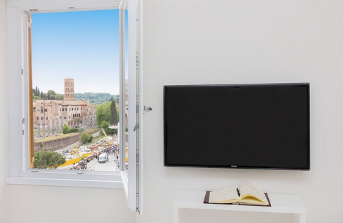 Monti Apartment | Amazing 2-bedrooms apartment in front of the Colosseo