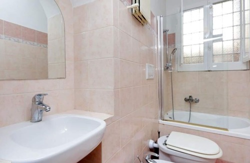Rione II Trevi Apartment | Apartment in Rome with 1 bedrooms sleeps 4