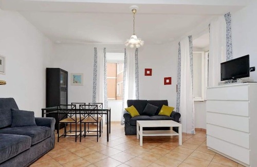 Rione II Trevi Apartment | Apartment in Rome with 1 bedrooms sleeps 4