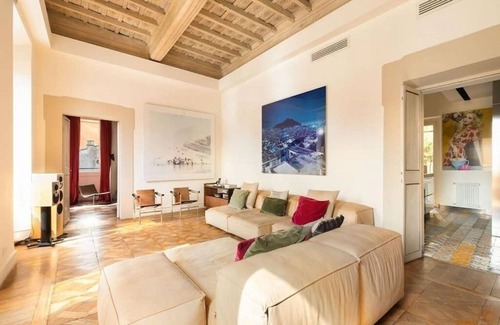 Rione VI Parione Apartment | Apartment With Most Iconic Square View In The World On Campo De Fiori