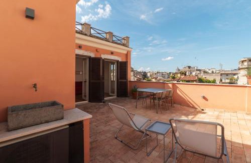 Rione VI Parione Apartment | Apartment with Terrace in via del Pellegrino - FromHometoRome