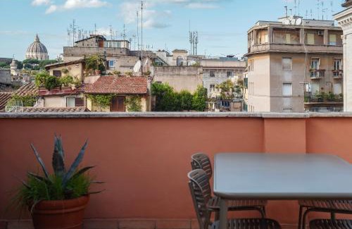 Rione VI Parione Apartment | Apartment with Terrace in via del Pellegrino - FromHometoRome