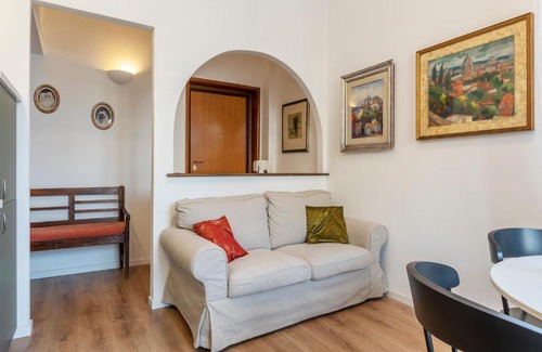 Rione XIV Borgo Apartment | Appartamento a Borgo Pio con Ampio Terrazzo!