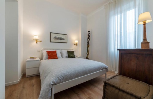 Rione XIV Borgo Apartment | Appartamento a Borgo Pio con Ampio Terrazzo!