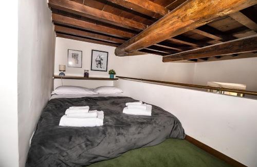 Rione VI Parione Apartment | Appartamento via dei Baullari
