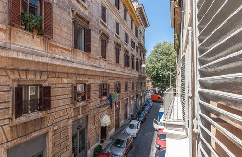 Roman Ghetto Apartment | Arenula Studio
