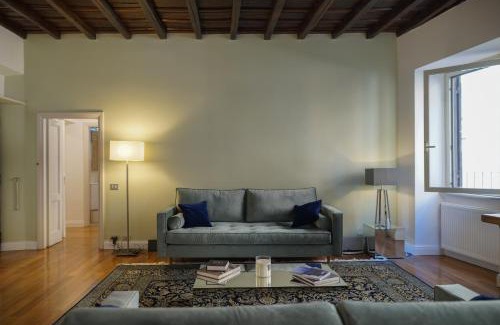 Rione II Trevi Apartment | Barberini Apartment
