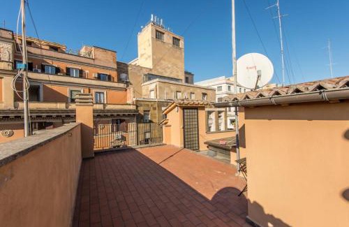 Rione II Trevi Apartment | Barberini Cozy Terrace