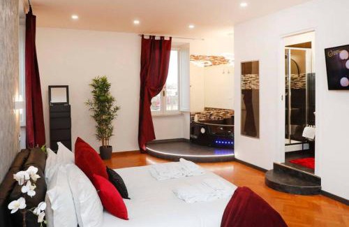 Trastevere Apartment | Black Enchanting Jacuzzi Suite Trastevere