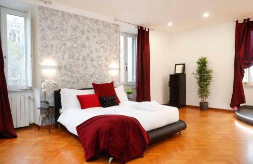 Trastevere Apartment | Black Enchanting Jacuzzi Suite Trastevere