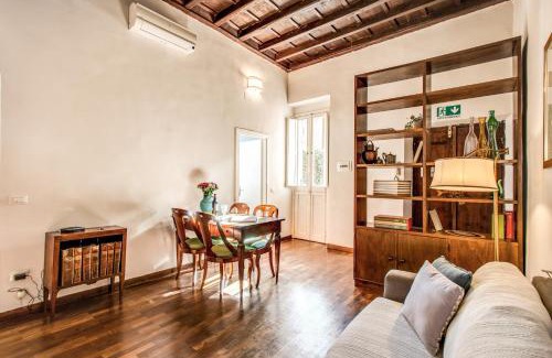 Rione XIV Borgo Apartment | Borgo Pio Passetto Papale