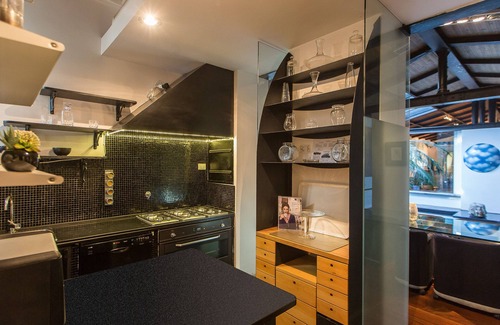 Trastevere Apartment | Botanical Garden, exclusive apartment with swimming pool in the living room, located in .