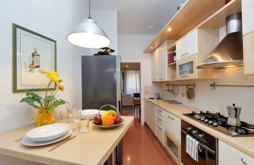 Monti Apartment | Bright and characteristic apartment for 6 near the Colosseum