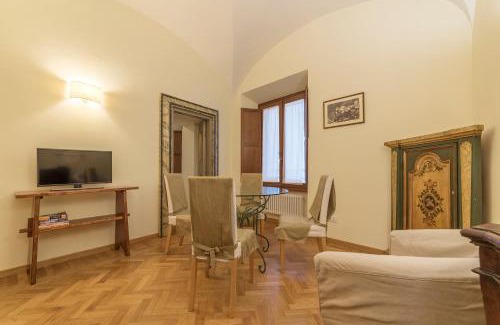Rione VIII Sant'Eustachio Apartment | Casa Cornacchie - FromHometoRome