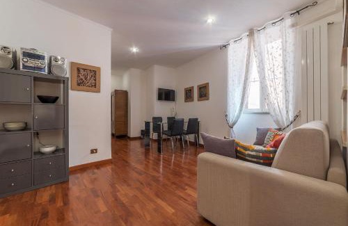 Rione II Trevi Apartment | Casa Zeffiro - FromHometoRome