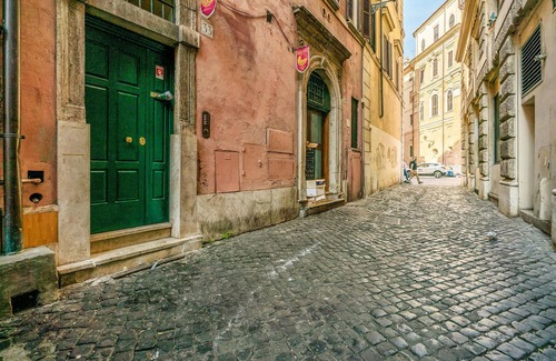 Rione V Ponte Apartment | Central, authentic apartment in the heart of Rome.