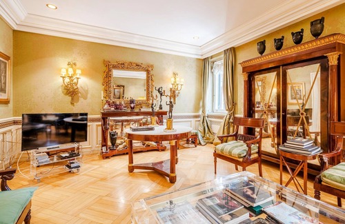 Rione V Ponte Apartment | Central, authentic apartment in the heart of Rome.