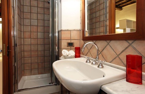 Rione IV Campo Marzio Apartment | Charming Private Flat Spanish Steps