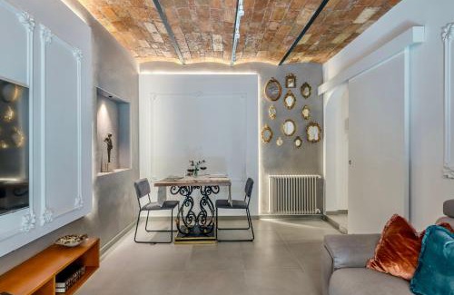 Monti Apartment | Colosseum 1 Min Design Apt with Private Courtyard