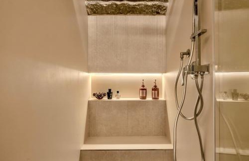 Monti Apartment | Colosseum 1 Min Design Apt with Private Courtyard