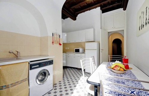 Rione VI Parione Apartment | Comfortable apartment for 4 people near Campo dei Fiori