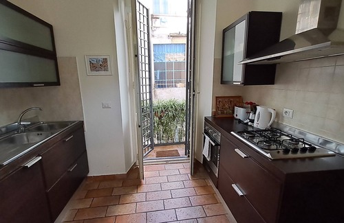Rione IV Campo Marzio House | Croce Palace unit 5 - heart of Rome/up to 6 guests