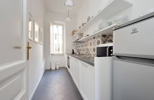 Trastevere Apartment | Dandolo In Trastevere, Splendid, Spacious And Bright 3 Br Apartment By Halldis