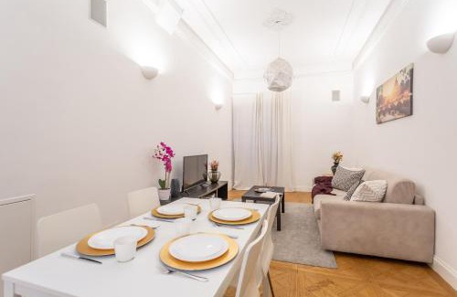 Rione VI Parione Apartment | Daplace - Matilde Apartment