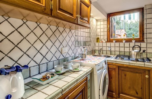 Rione III Colonna House | Deluxe Apartment with Patio - Split Level - at the Spanish Steps