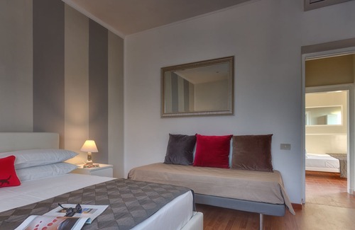 Rione III Colonna House | Deluxe Two Bedroom Penthouse 120mqs + terrace