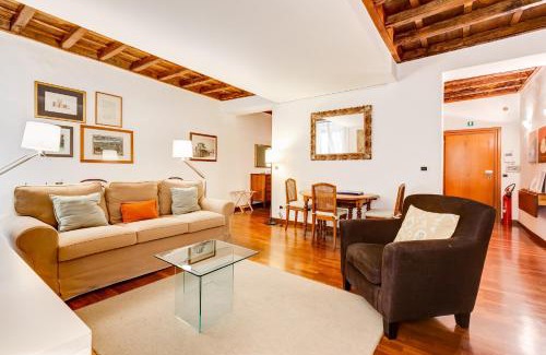 Rione IV Campo Marzio Apartment | Diana-Spanish Steps House