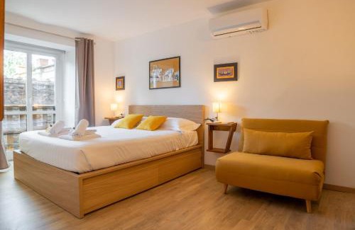 Rione II Trevi Apartment | Domus Domi Barberini Sq.