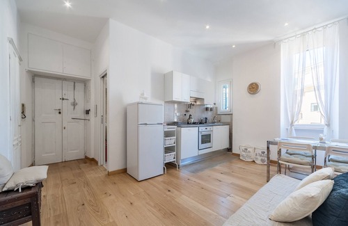 Vatican Apartment | Doria Apt near St. Peter and Metro A, with WI-fi and AC.